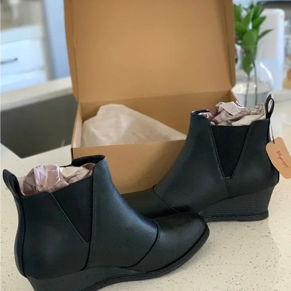 Vepose Chic Black Ankle Boots ~10 - Picture 3 of 8